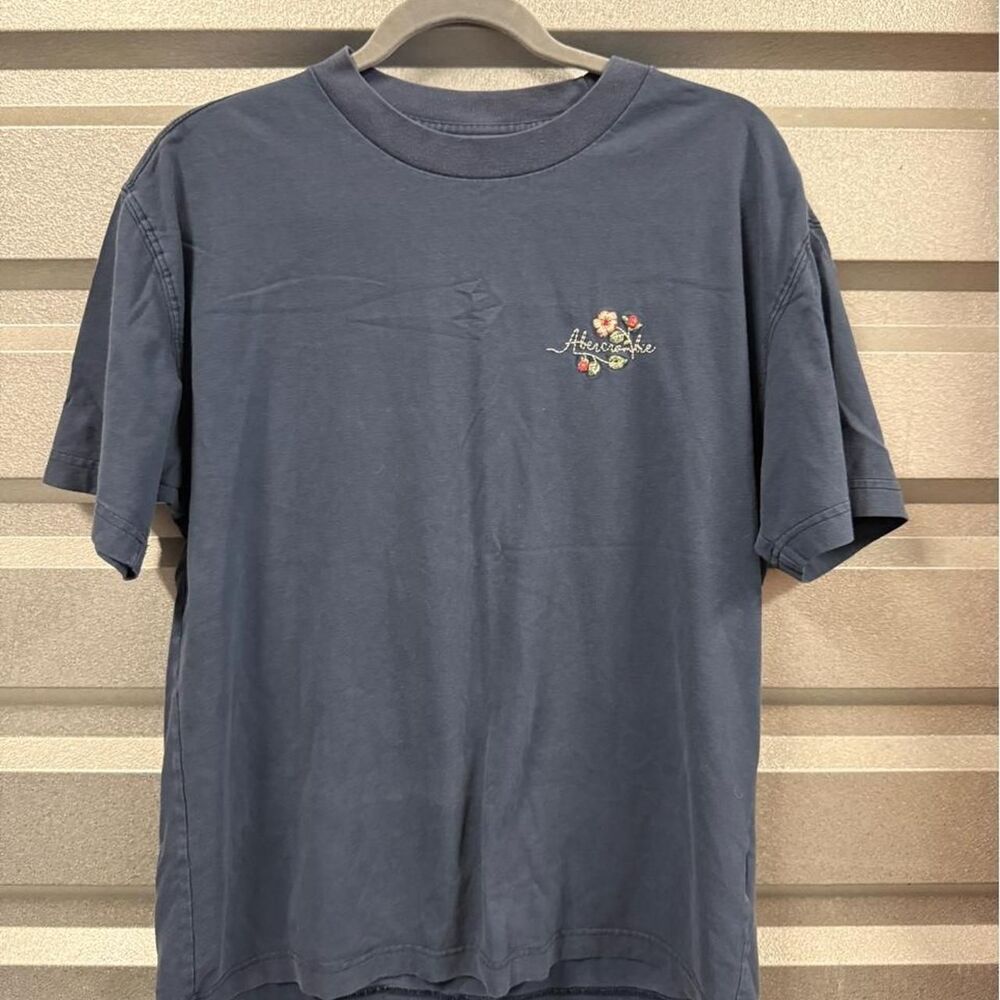Abercrombie-fitch Women's Navy and Blue T-shirt